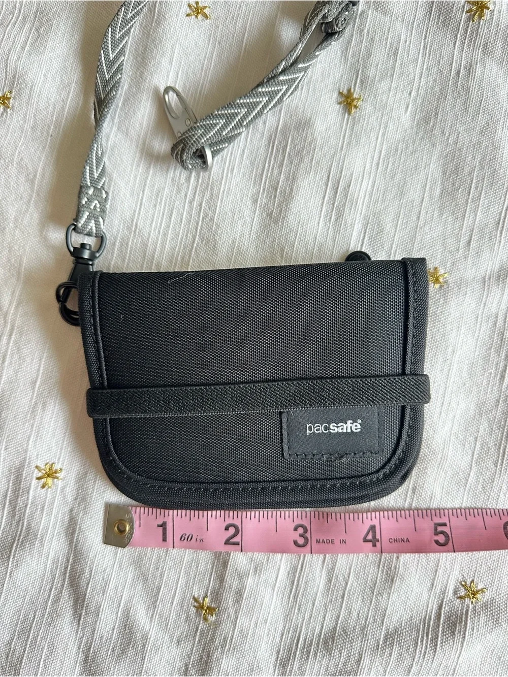 Pacsafe RFID Blocking Wallet - Black